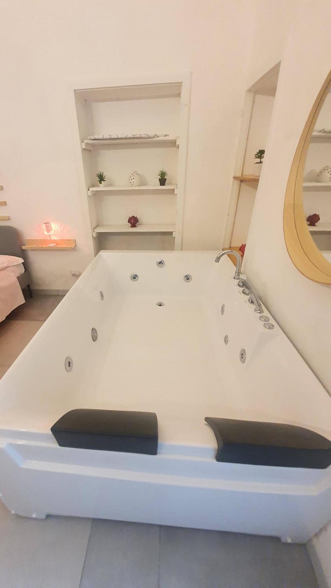 Suite Adriatica Hottube And Sauna Bari Exterior photo